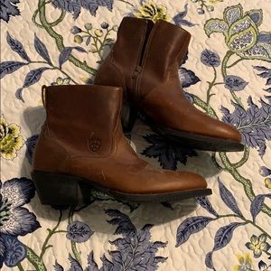 NWOT ARIAT boots